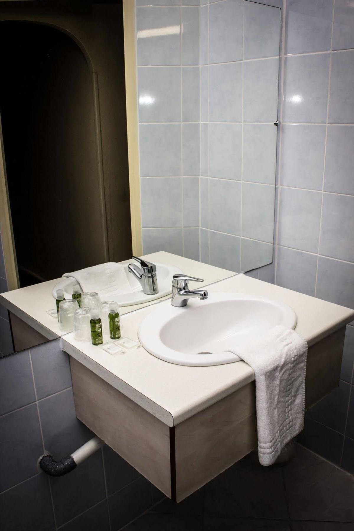 Le Terminus Otel Tarascon Dış mekan fotoğraf